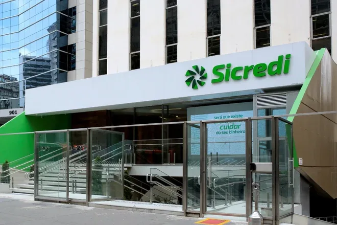 Sicredi cresce em resultado, base de associados e presença no Brasil
