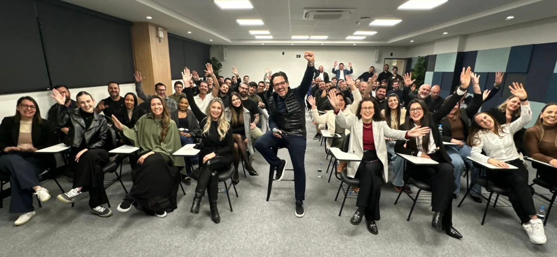 Uma confraria masculina abre espaço para empreendedoras.