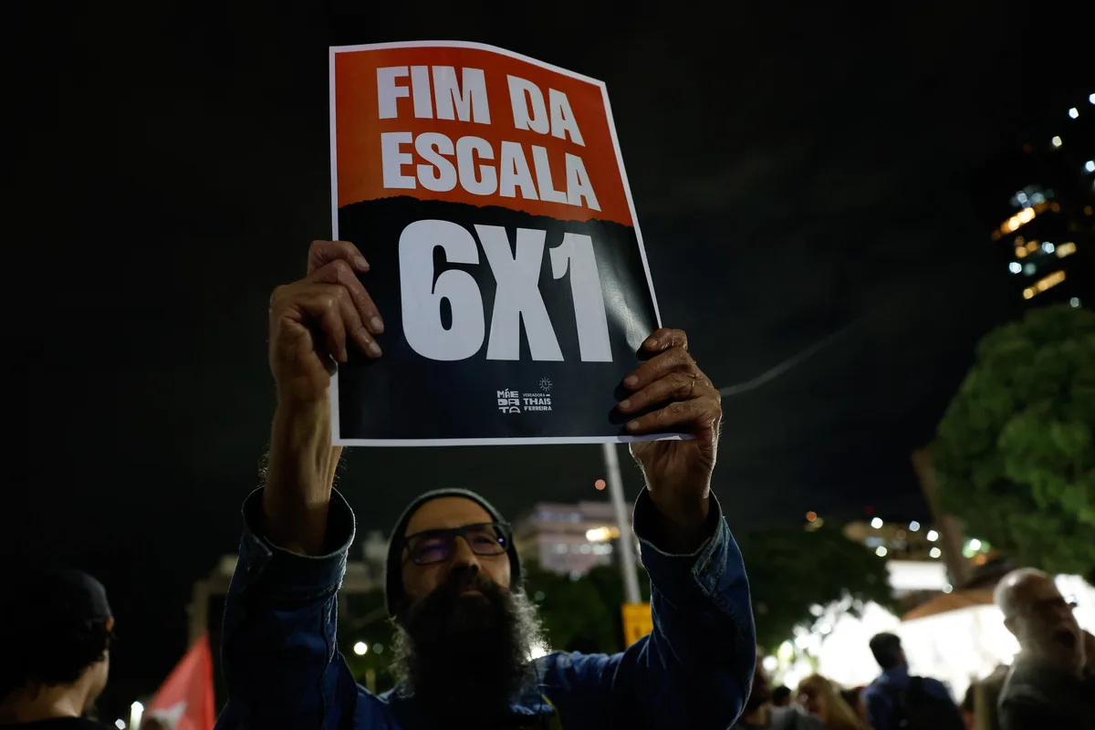 Fim da jornada 6x1 é debatido como questão de saúde pública