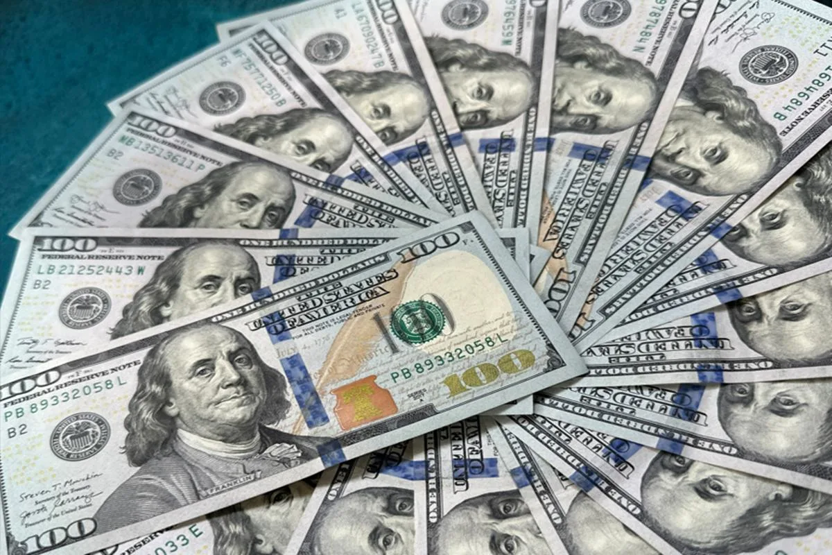 Mercado reage com alta do dólar e queda da Bolsa; petróleo em foco