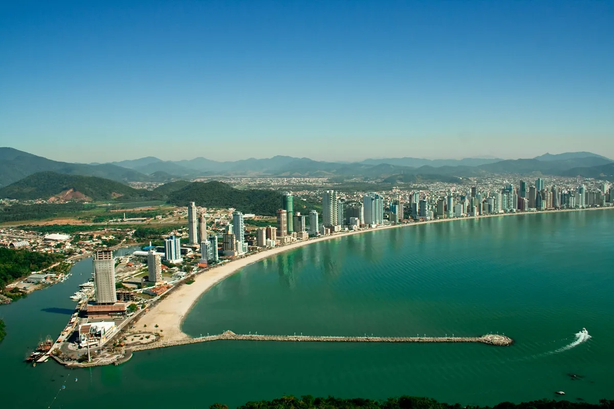 Novo projeto pode elevar preço de praia acima de Balneário Camboriú