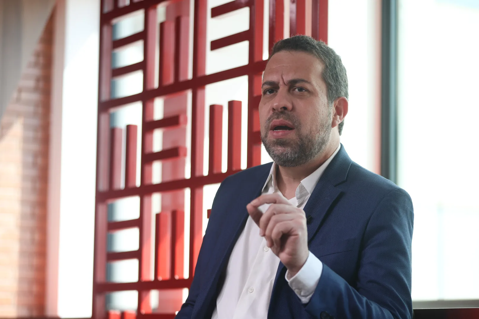 Governo Lula se opõe a transição para fim da escala 6x1, afirma Boulos