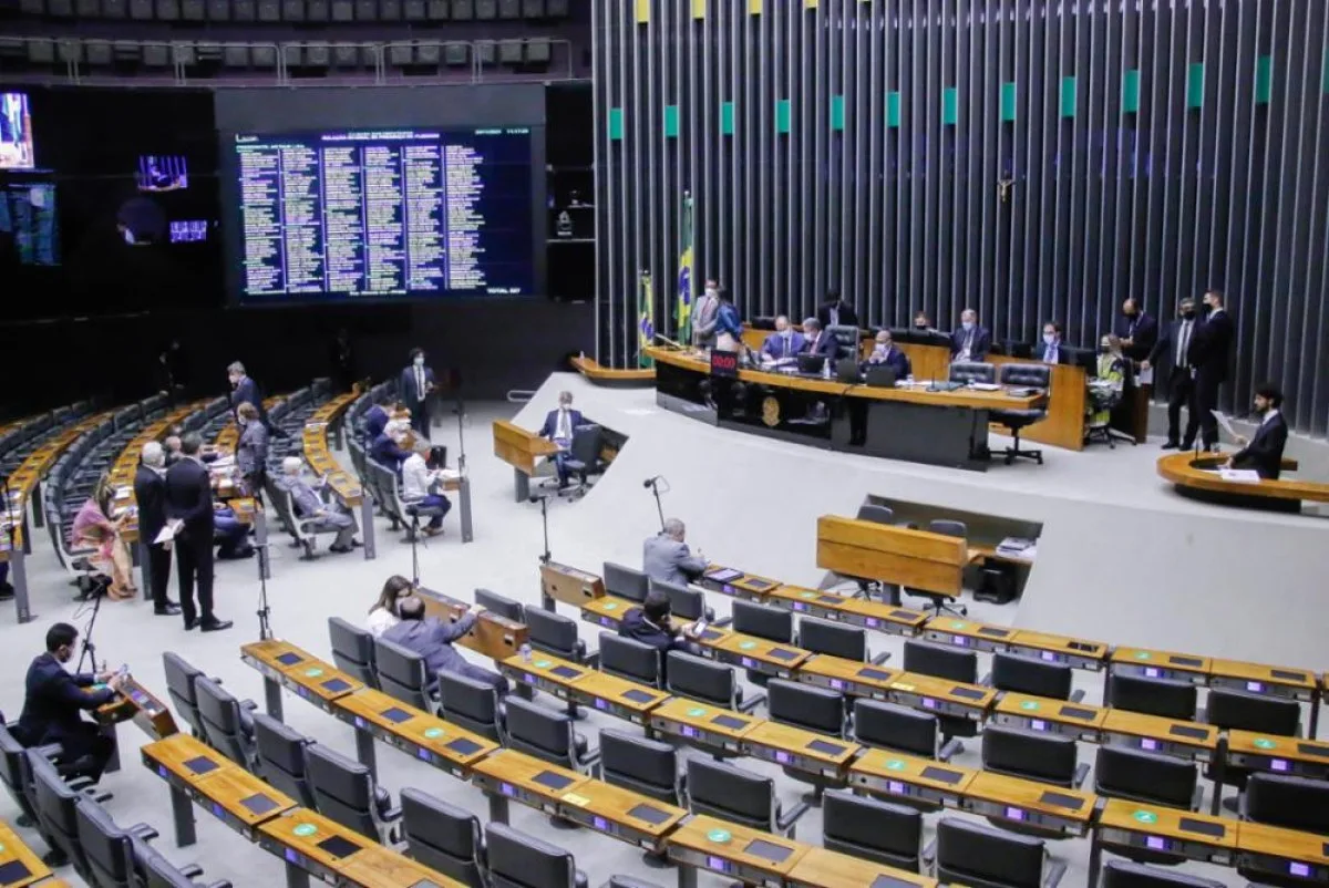 Câmara Aprova Minirreforma Eleitoral que Beneficia Partidos