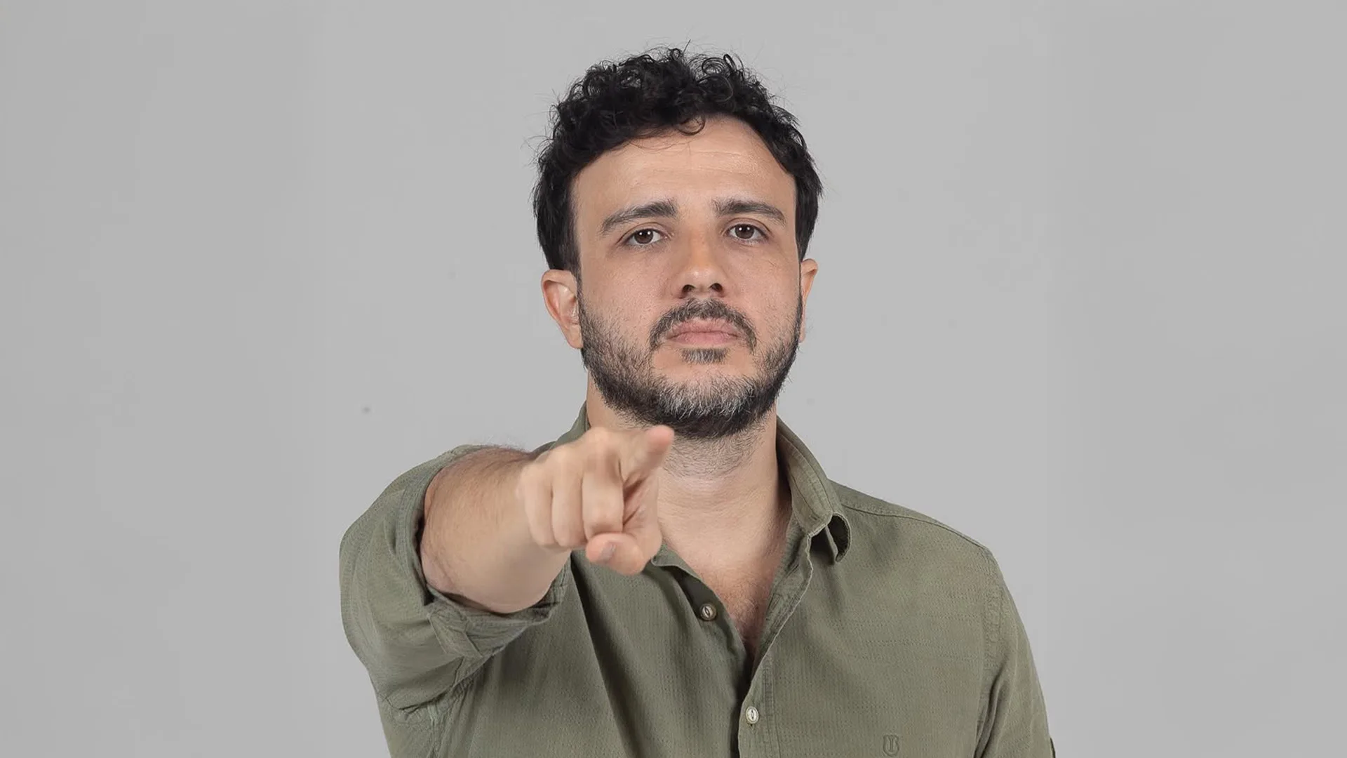 Renan Santos propõe restrições ao STF e veto a escritórios ligados a ministros
