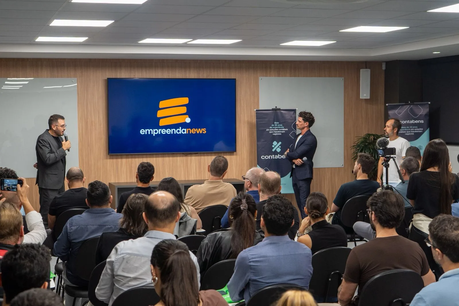 EmpreendaNews lota auditório em noite sobre SXSW, inteligência artificial e o futuro dos negócios