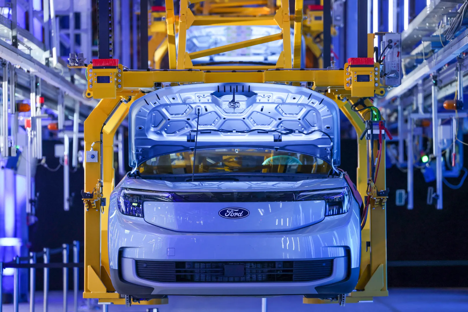Ford recontrata 300 engenheiros veteranos