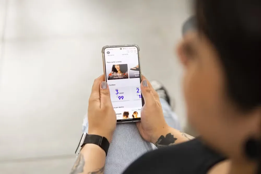 C&A impulsiona app com IA e amplia usuários em 93%