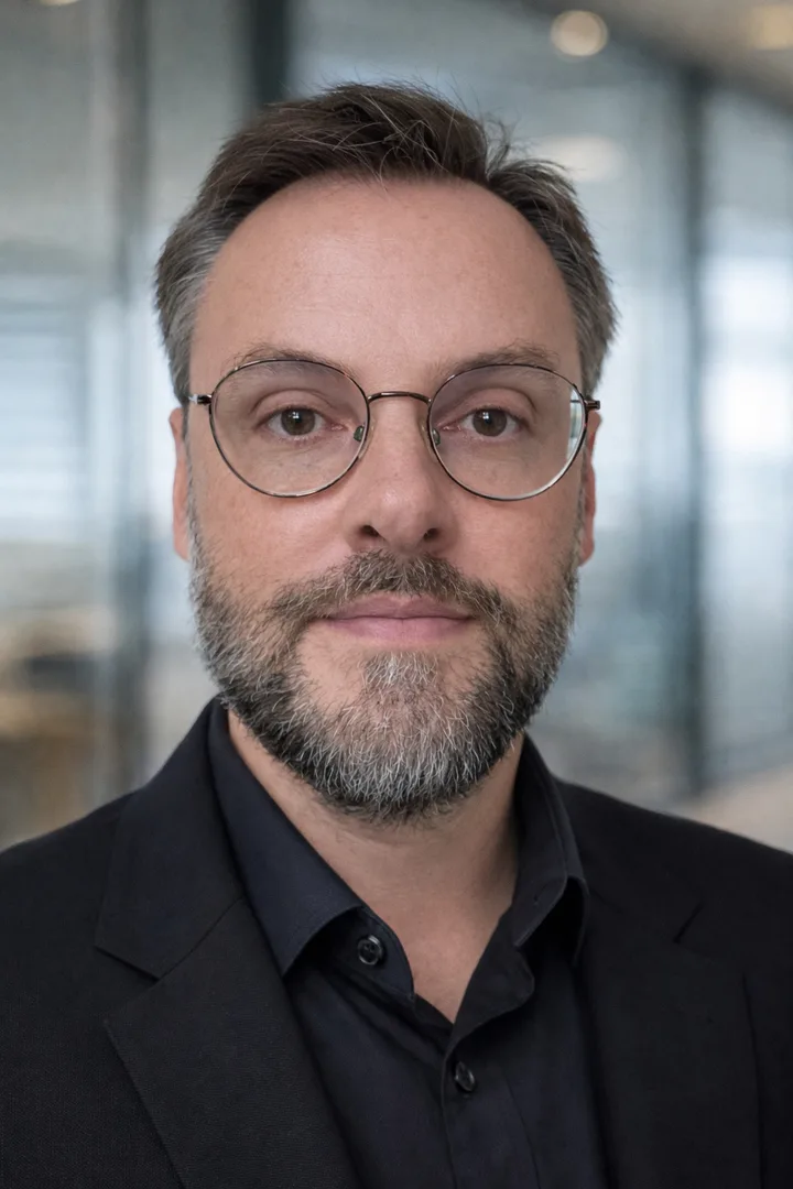 Carlos E. Backes