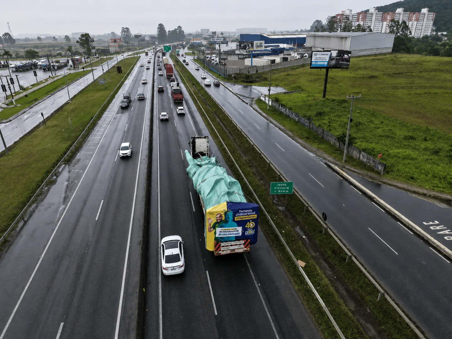 Estátua da Havan viajará mais de 3 mil km