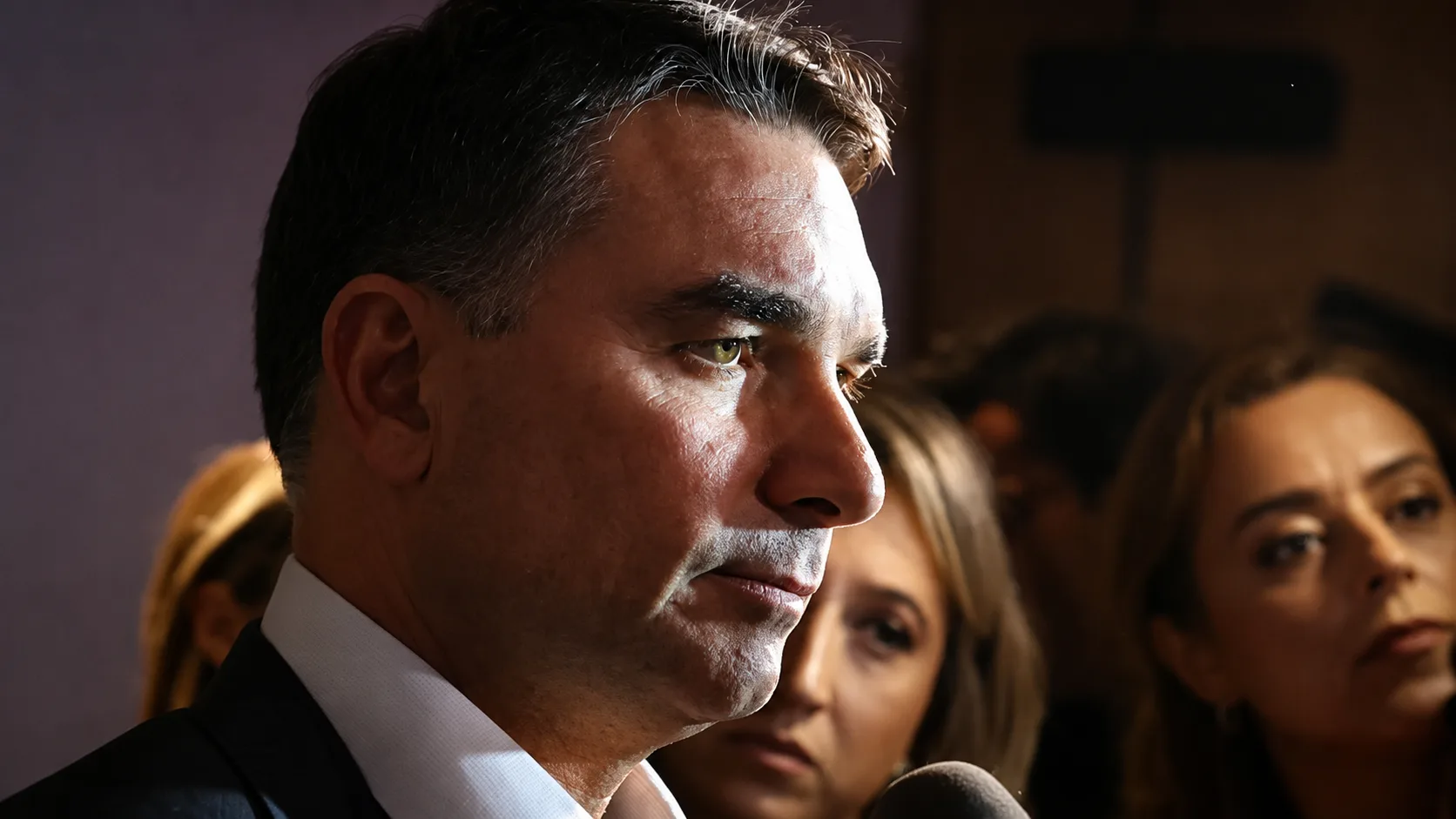 Moraes suspende Flávio de visitar Bolsonaro por 90 dias