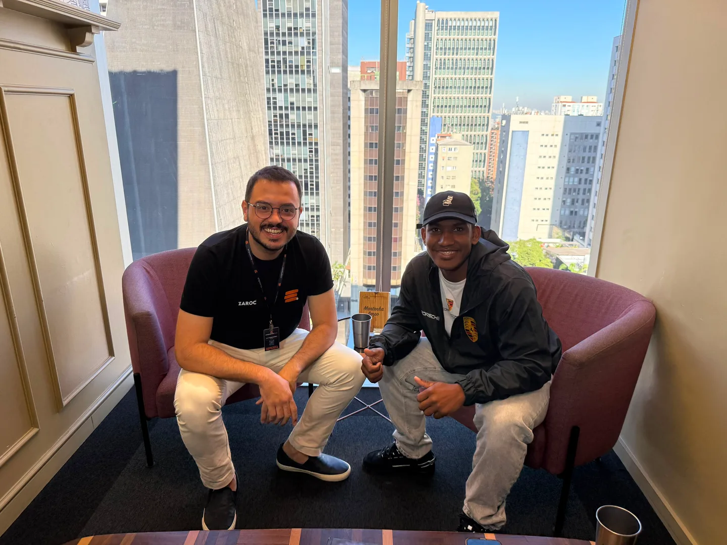 Motoboy que viralizou ao sonhar com uma Porsche participa do EmpreendaPocket