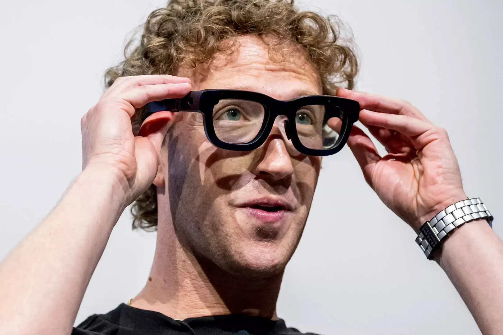 Zuckerberg admite falhas na transição para IA