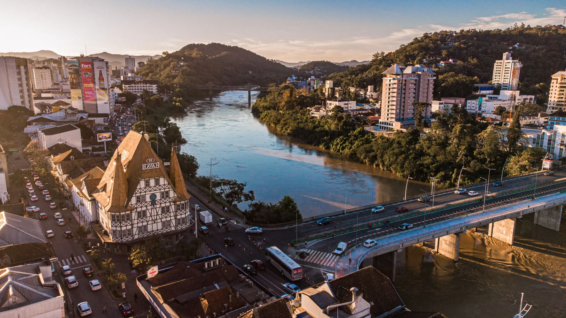 Hallo, Blumenau: onde tradição, turismo e valorização caminham na mesma direção