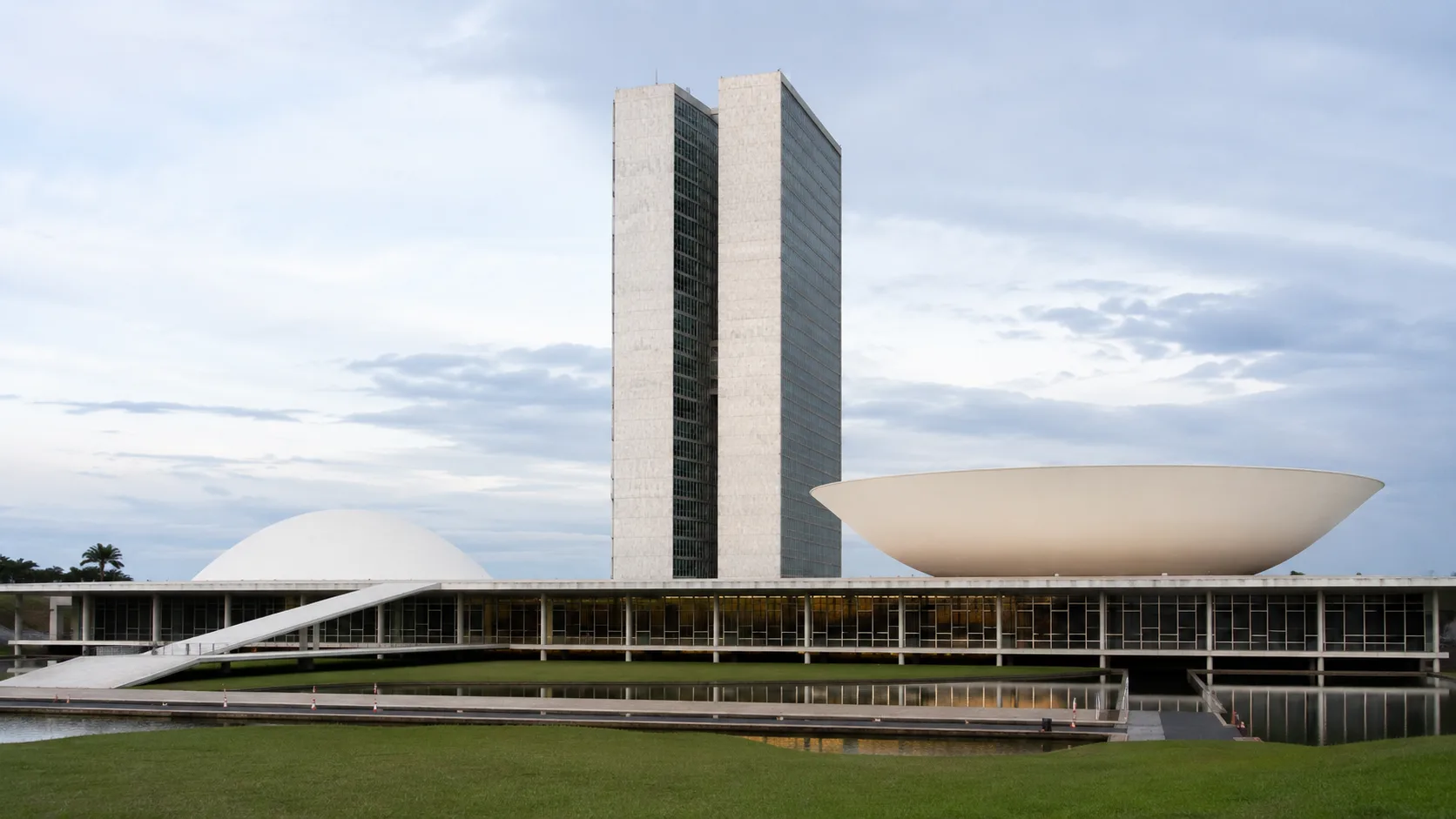 Escala 6x1 avança no Senado e acende alerta para empresas