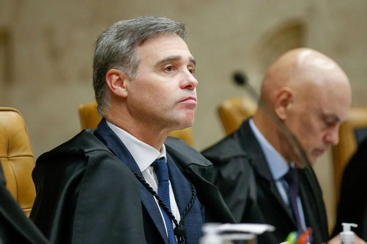 STF adia julgamento de André Mendonça