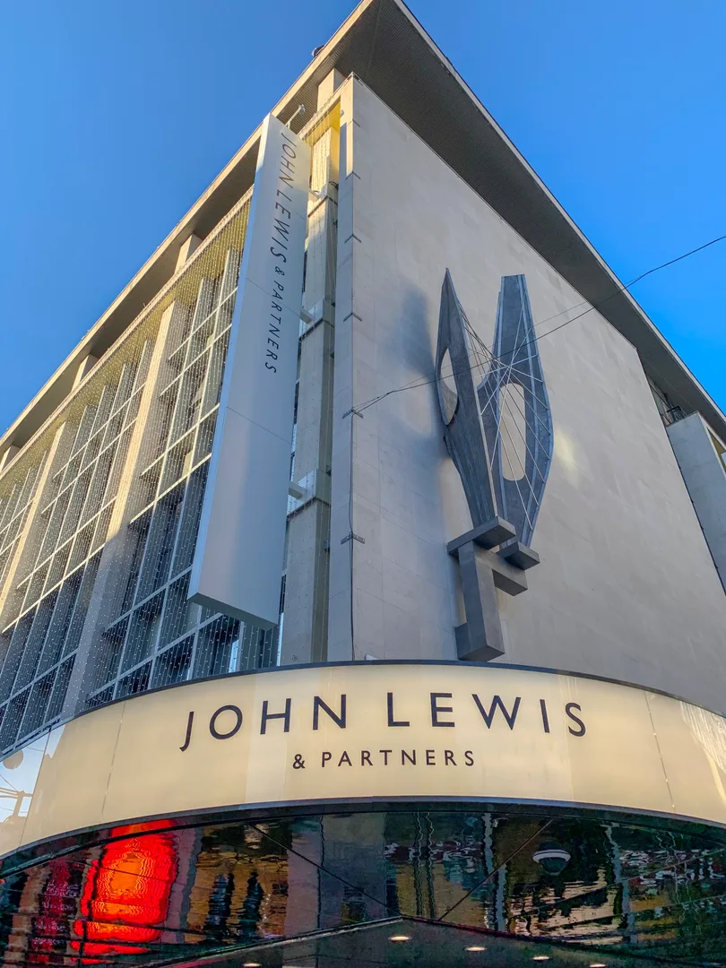 John Lewis cria conteúdo para ser encontrada pela IA