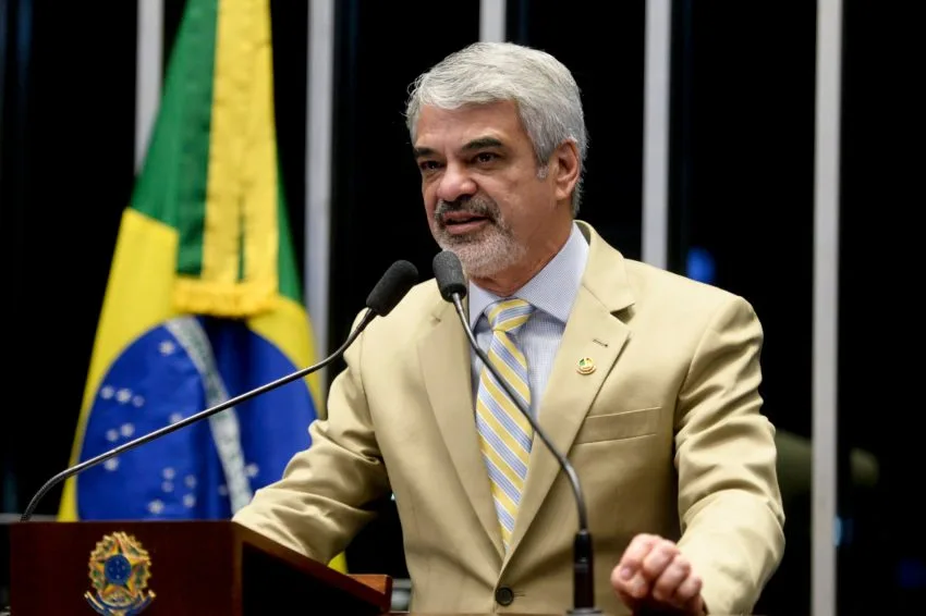 Humberto Costa busca reeleição ao Senado por PE