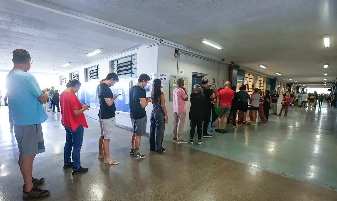 Eleições 2026: Flávio e Lula vão ao 2º turno; Jorginho vence