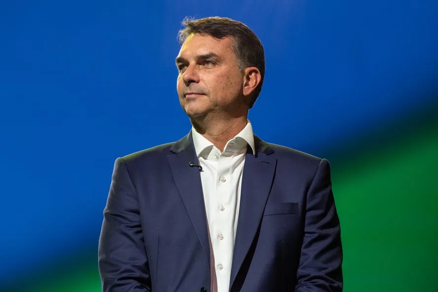 Flávio lidera votação no exterior e vence no Japão com 80,1%