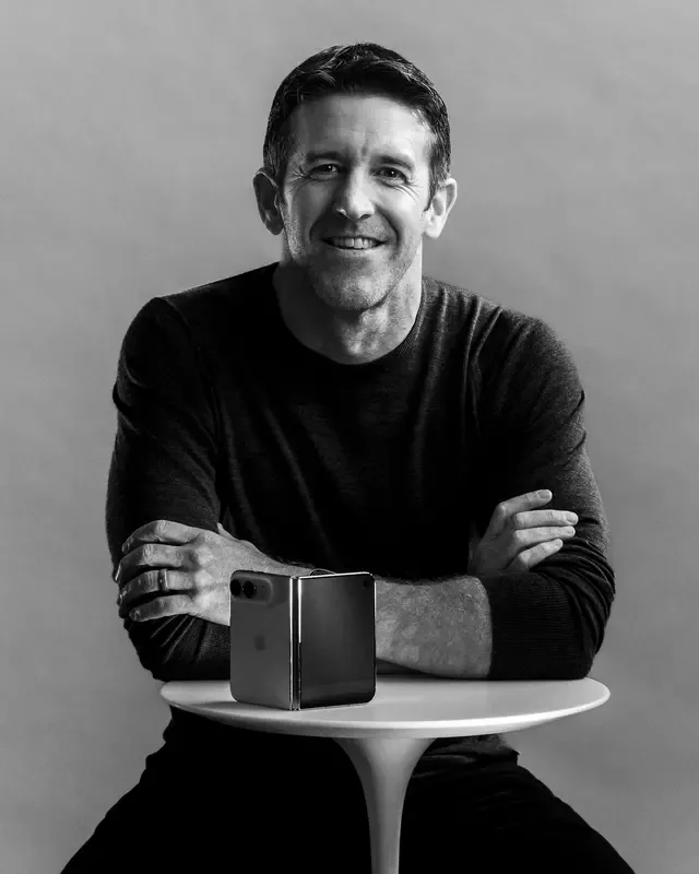 Apple inicia nova era com iPhone Duo e John Ternus