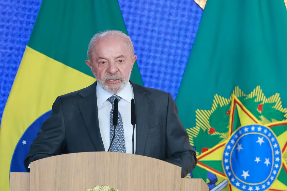 Lula pede prorrogação da votação após problemas com ônibus