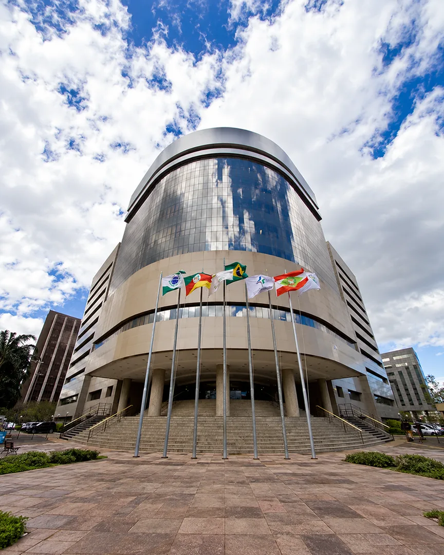 TRF4 garante retorno ao Simples Nacional