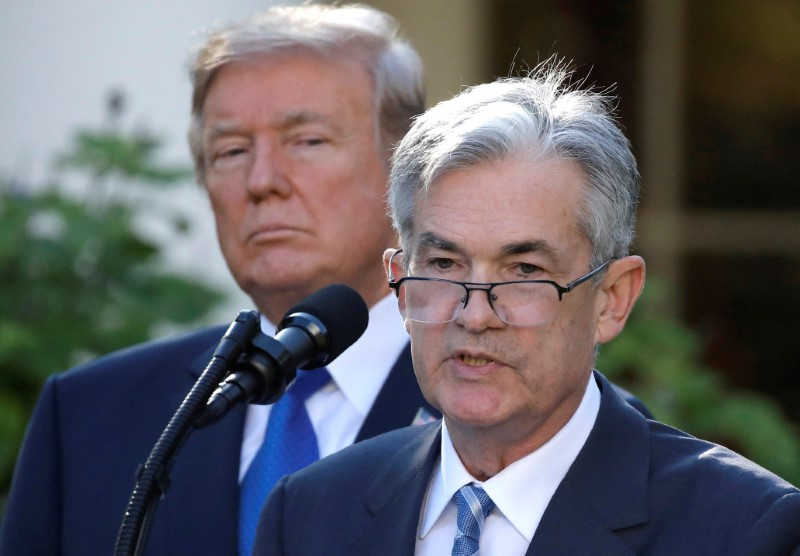 Trump diz que não planeja demitir Powell do Fed, mas mantém incerteza
