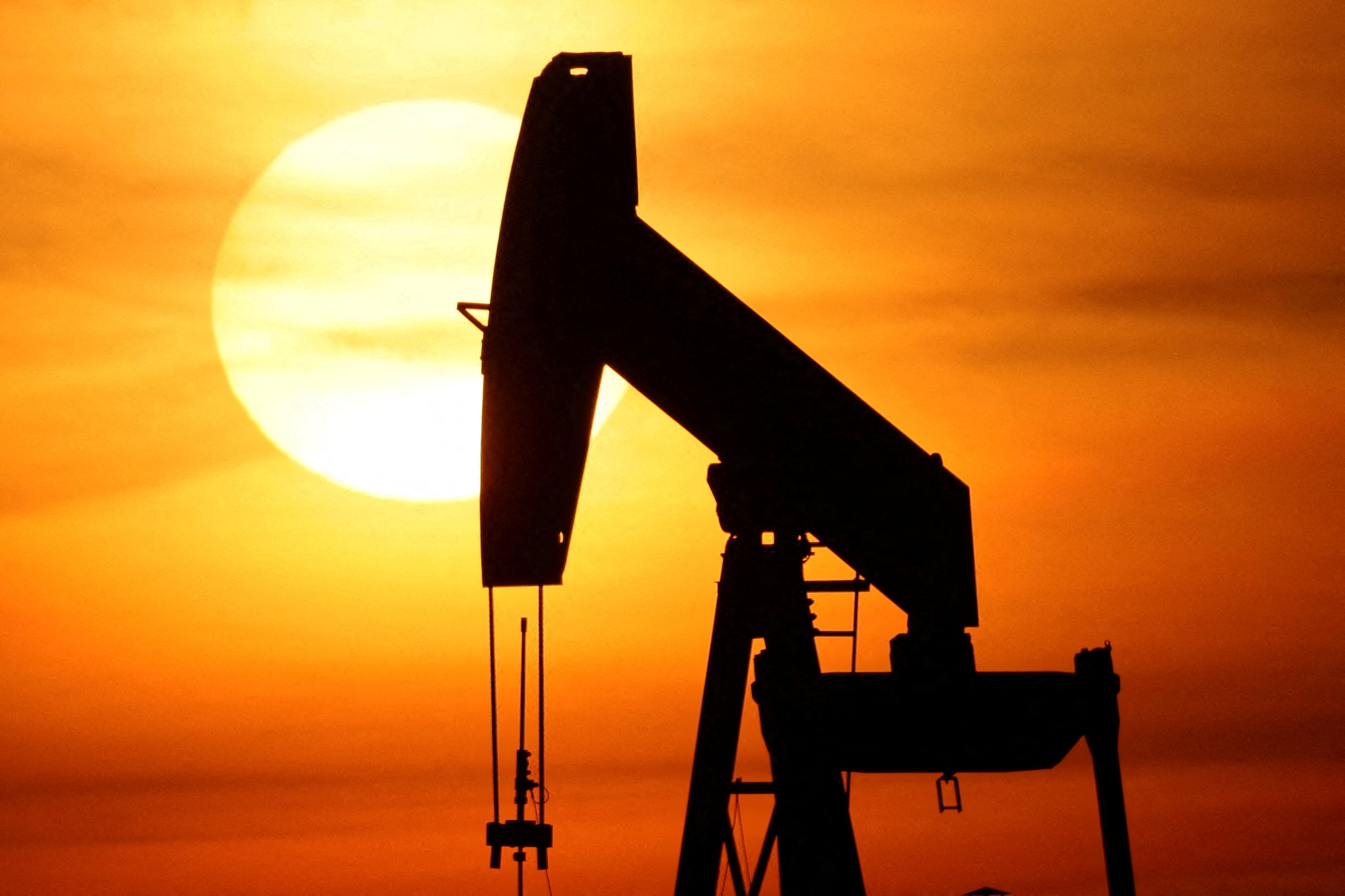 DoE eleva projeção do Brent para 2026 e estima preço de US$ 54 em 2027