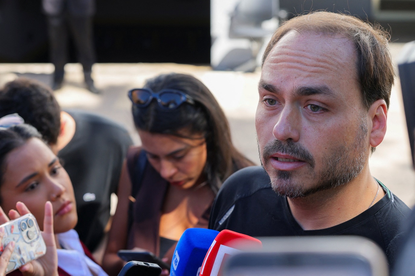 Moraes nega TV com internet a Bolsonaro na prisão; defesa reclama