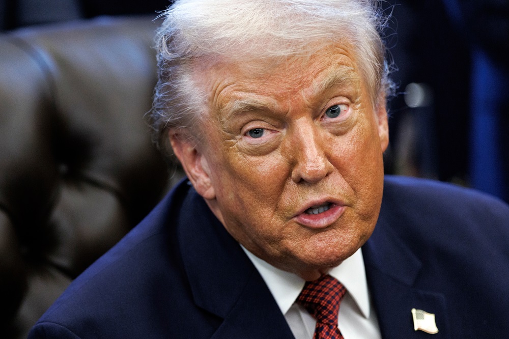 Trump considera manter Hassett na Casa Branca, e Warsh lidera apostas para o Fed