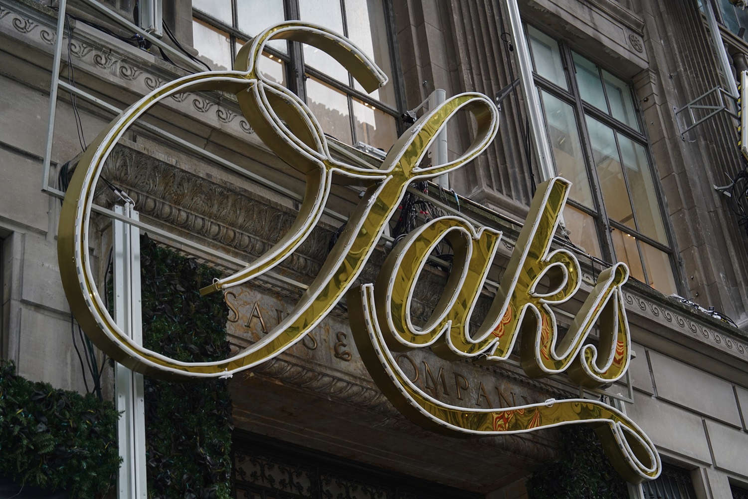 Amazon perde disputa contra financiamento da Saks em recuperação judicial