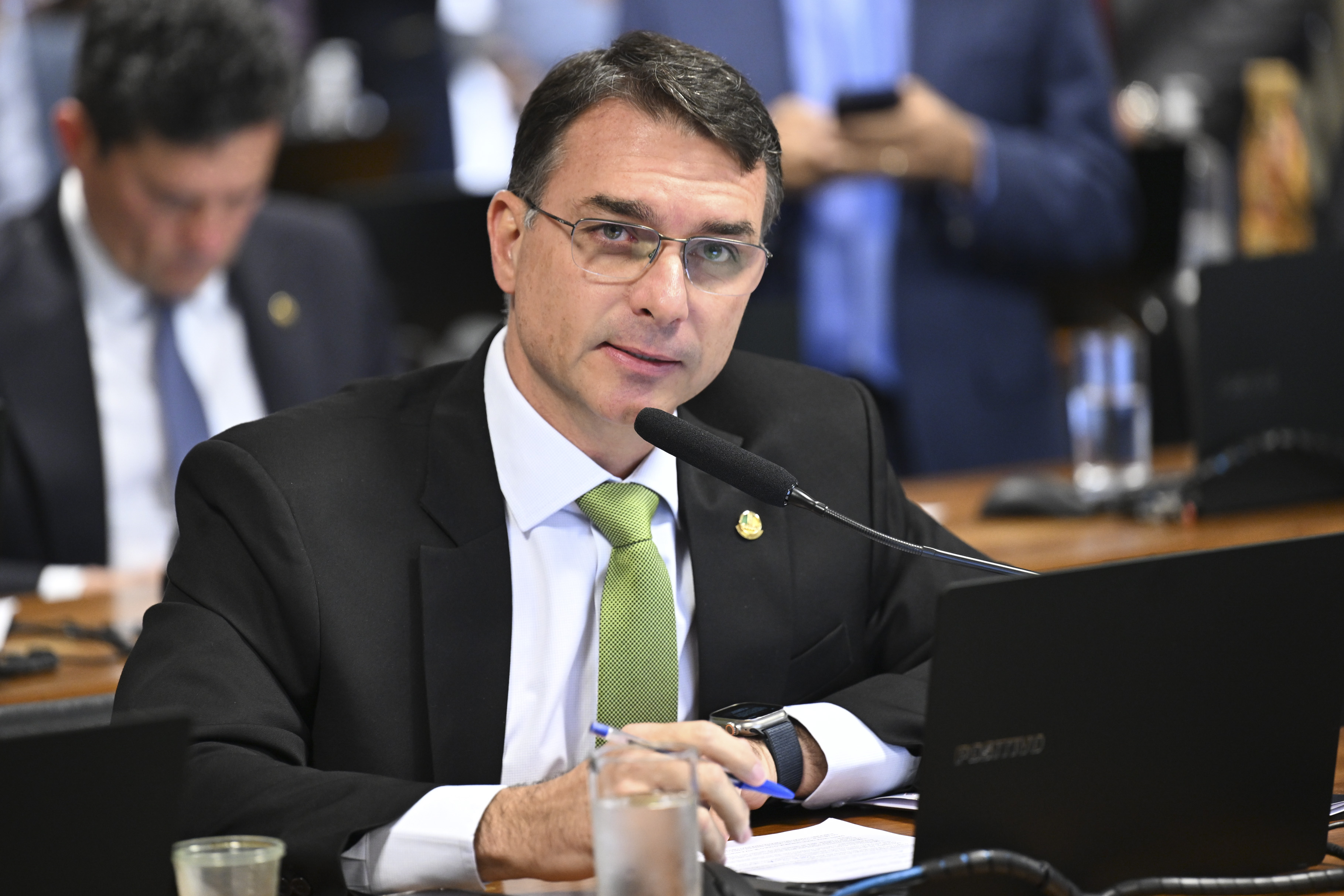 Flávio Bolsonaro dificulta alianças de partidos do Centrão para eleições estaduais