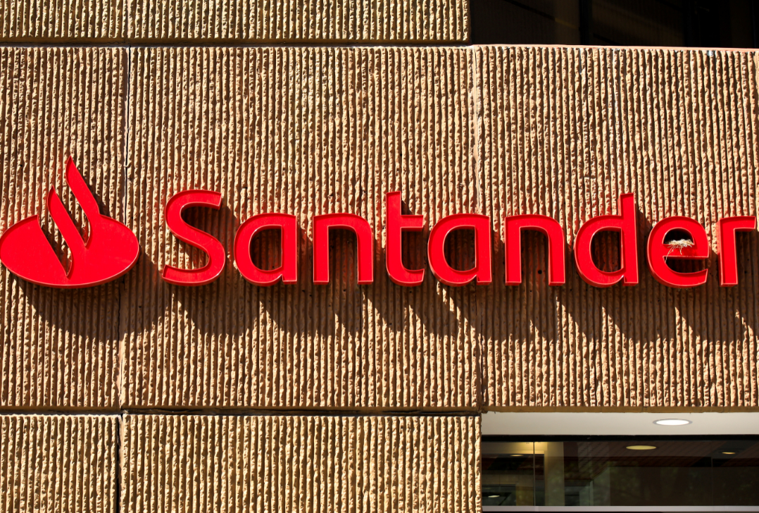 Santander (SANB11) aprova R$ 2 bilhões em proventos; veja os detalhes