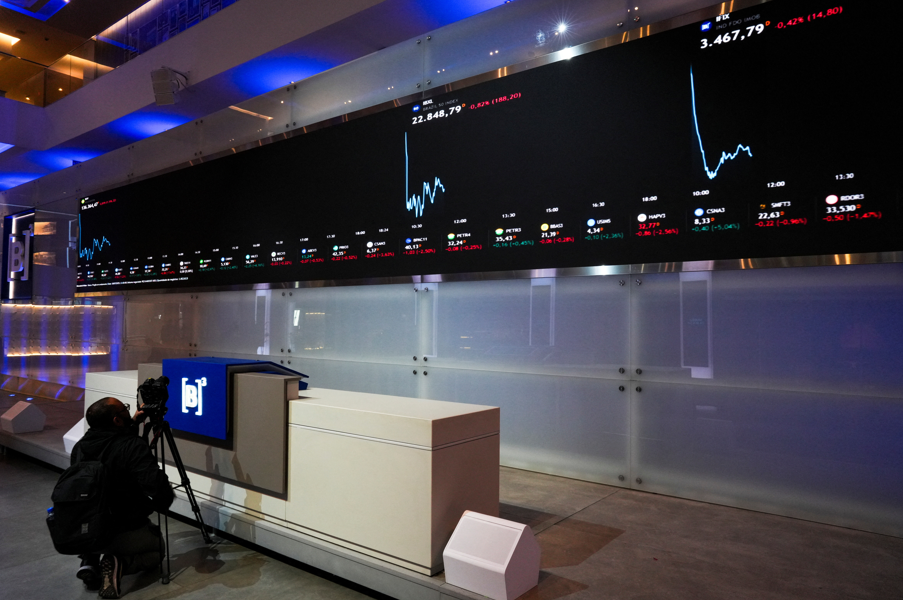 Ibovespa Futuro recua com foco na inflação nos EUA e cenário geopolítico