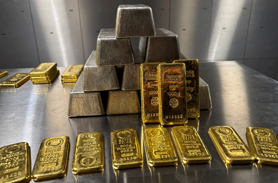 Ouro e prata disparam com tensões na Venezuela e EUA