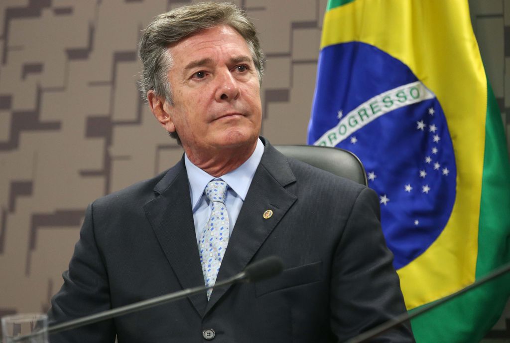 Collor recebe visitas de políticos em Maceió, autorizado pelo STF