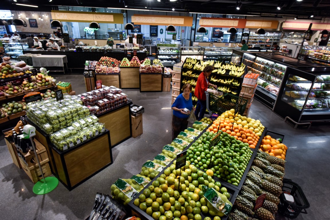 Vendas no varejo brasileiro sobem 1% em novembro, acima do esperado
