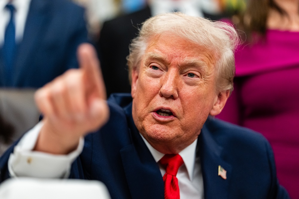 50% dos brasileiros aprovam intervenção para prender ditador, aponta pesquisa