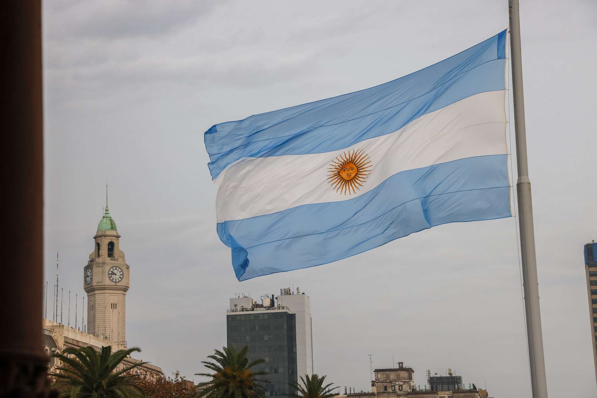 Argentina: Inflação de dezembro atinge 2,8% ante novembro e 31,5% no ano