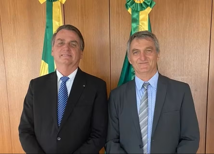 Bolsonaro e irmão acertam quadra em bolão da Mega da Virada
