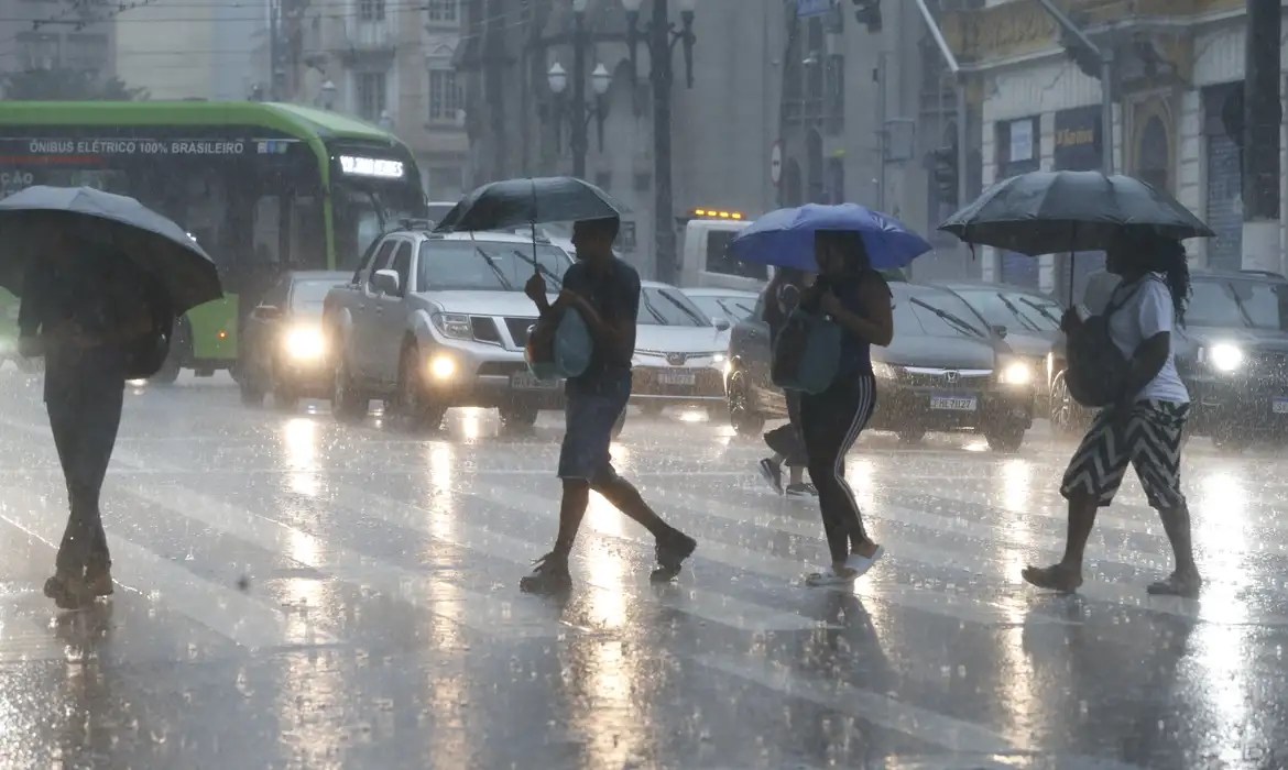 SP: Chuva intensa é esperada no fim de semana, alerta Inmet