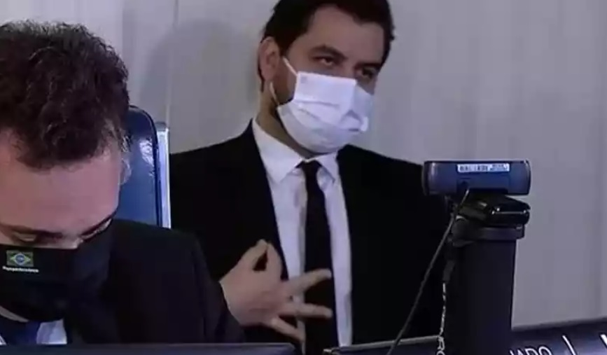 PF prende Filipe Martins após quebra de medida cautelar