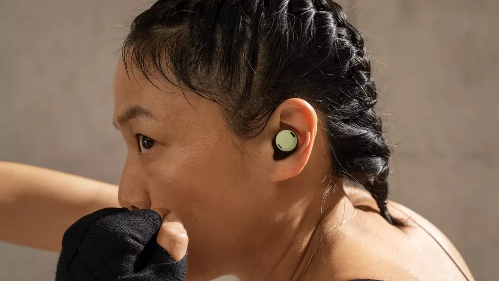 Falha em protocolo de fones permite invasão e rastreamento, revela estudo