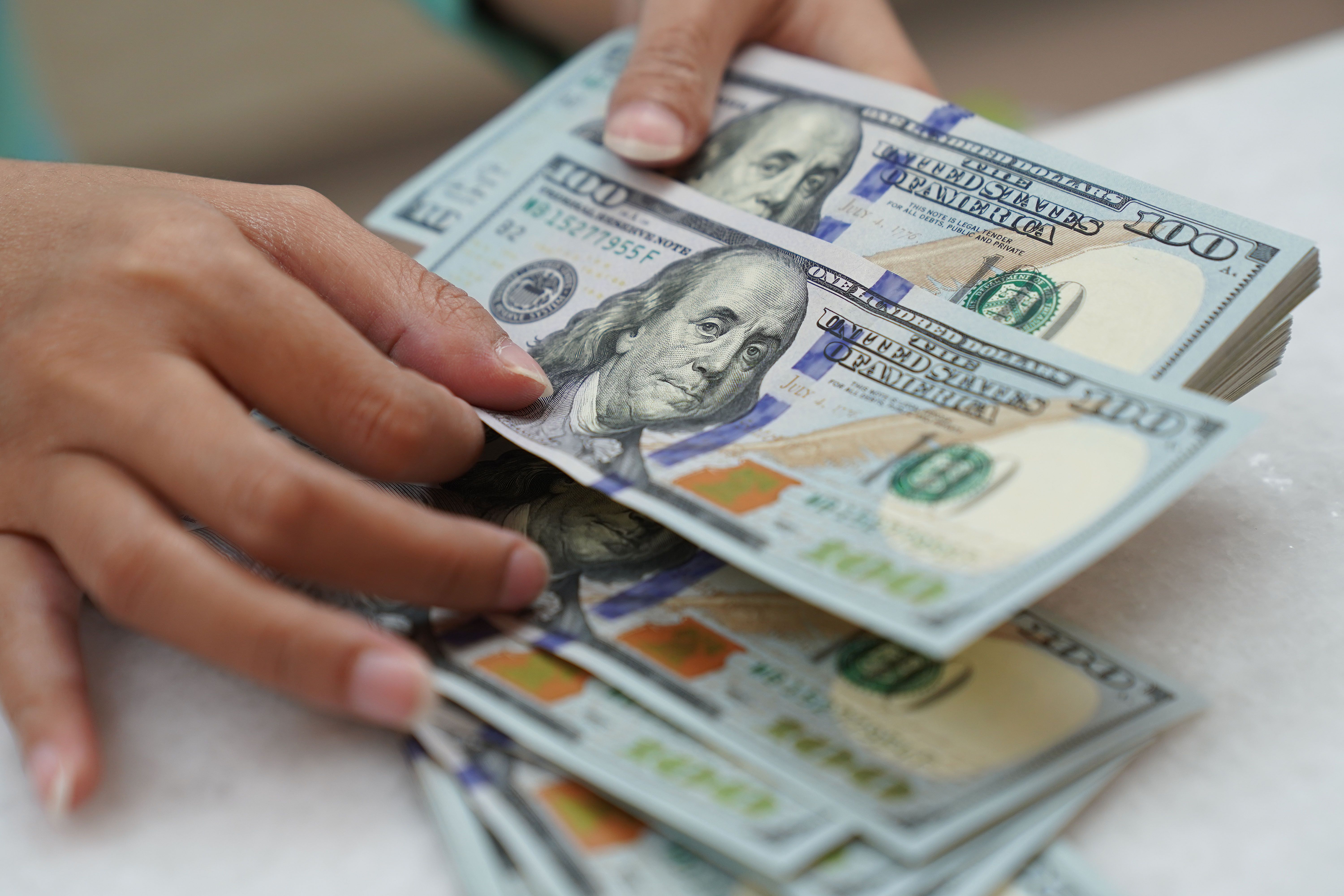 Dólar fecha em alta de 0,08% cotado a R$ 5,28, em 23 de janeiro