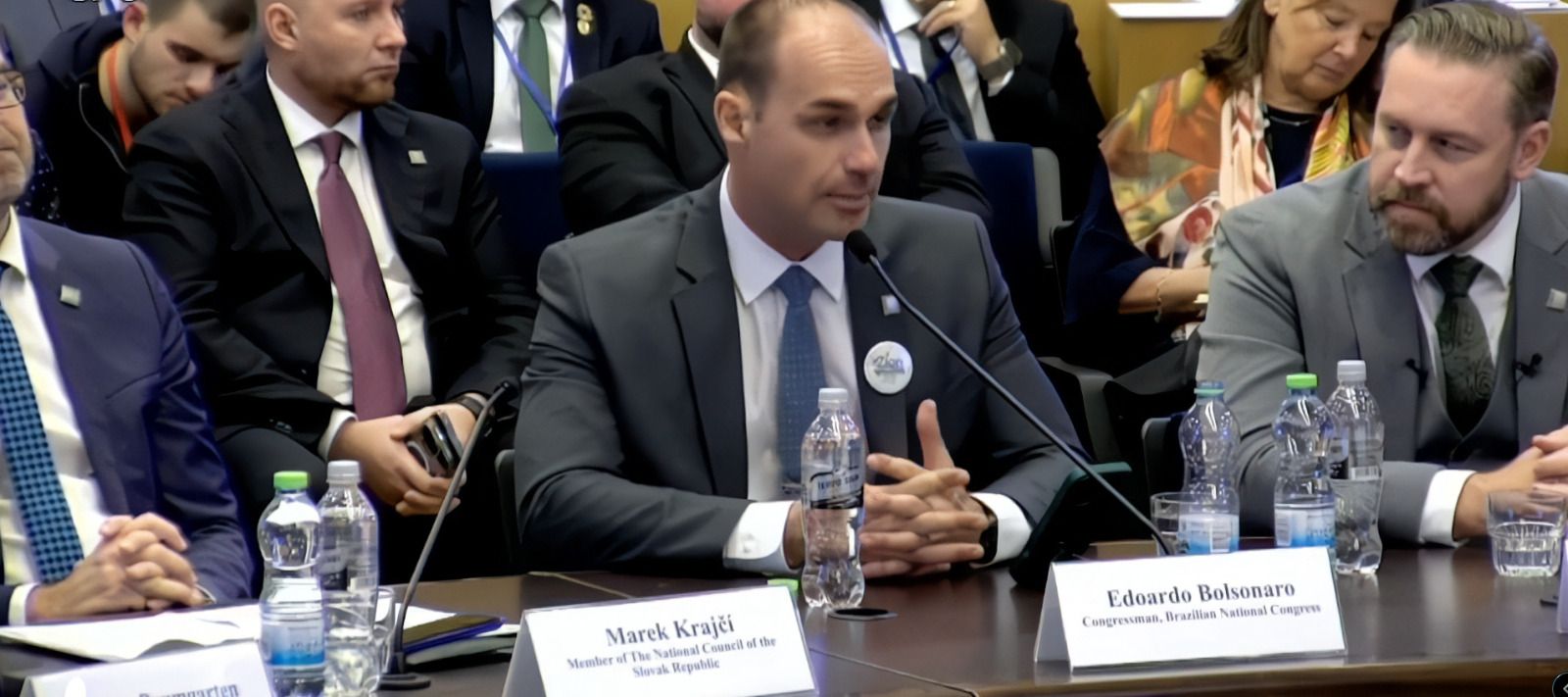 Eduardo Bolsonaro critica Lula em Israel e pede apoio a Flávio