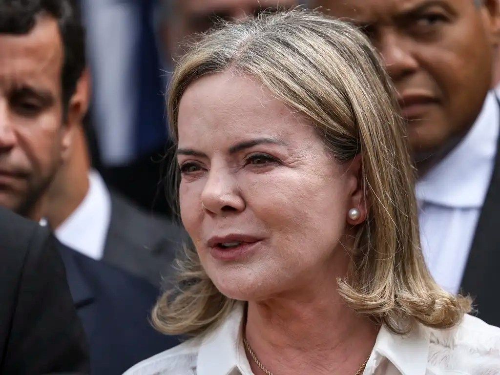 Gleisi Hoffmann: manutenção da Selic em 15% seria "absurdo"