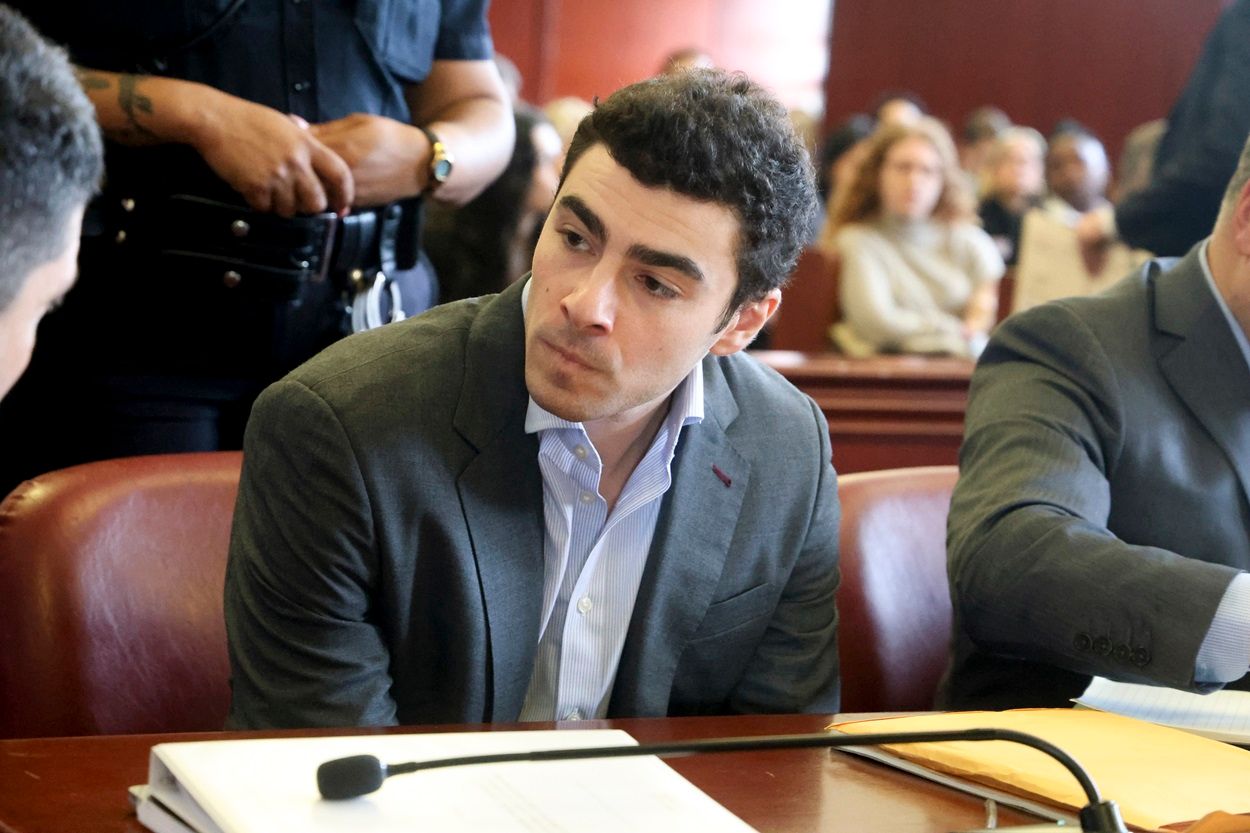 Juíza impede pedido de pena de morte em caso de assassinato de CEO em Nova York