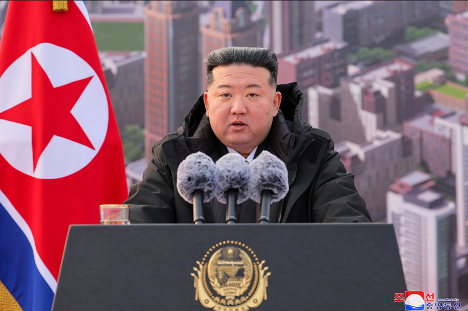 Coreia do Norte dispara mísseis balísticos em direção ao mar, dizem Coreia do Sul e Japão