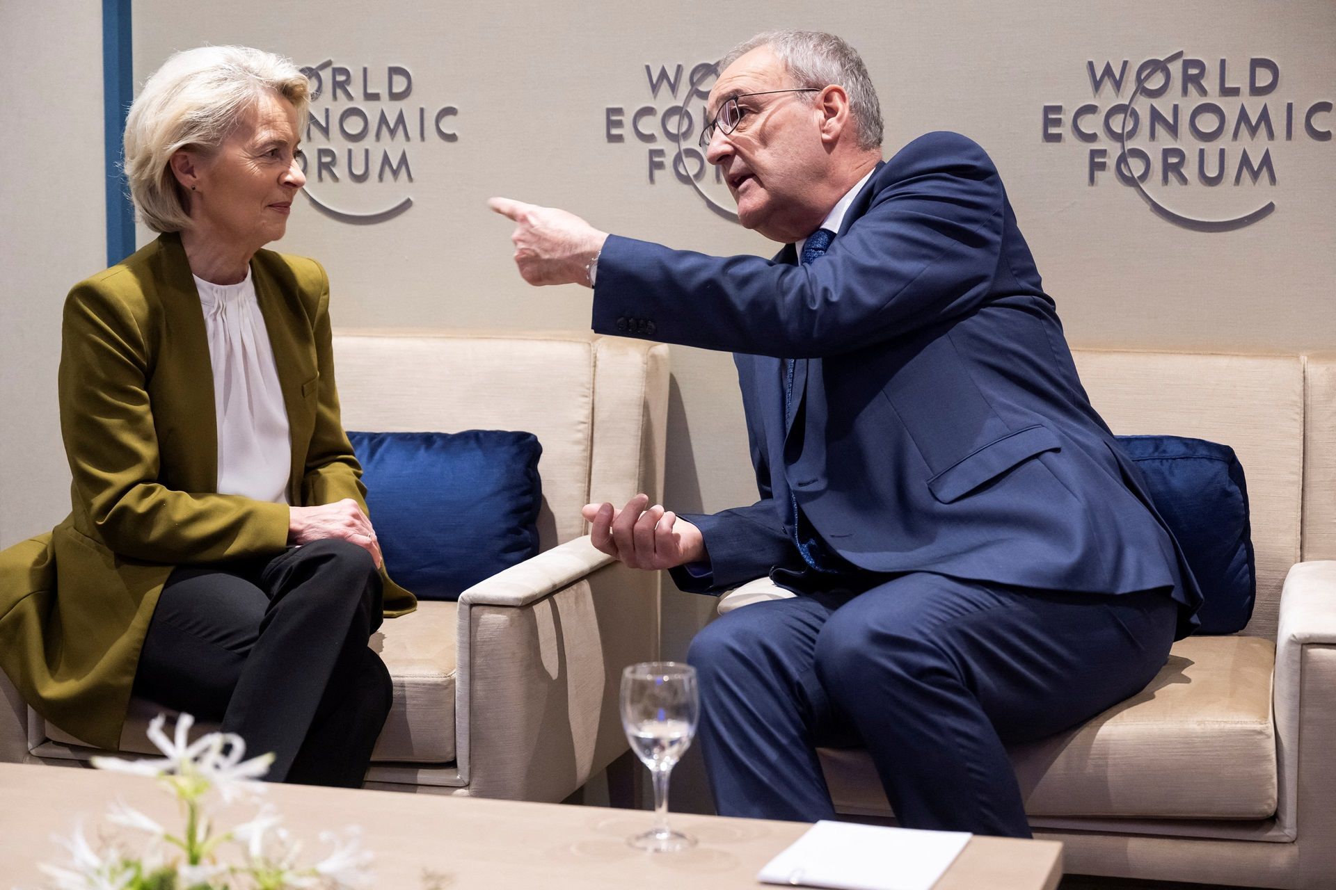Ursula von der Leyen fala sobre segurança do Ártico e tarifas em Davos
