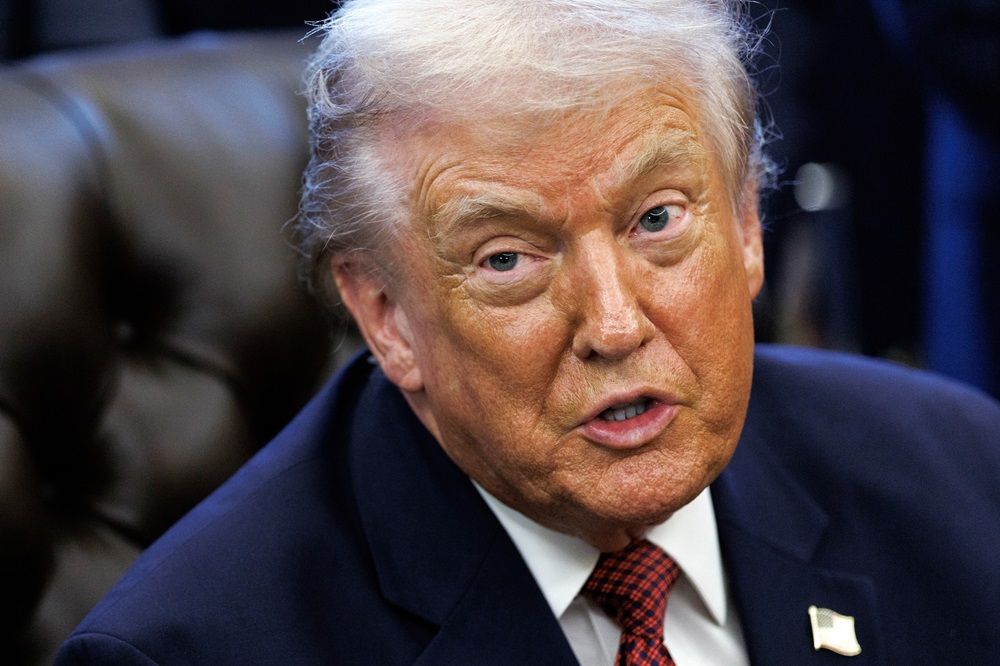 Trump vai a Davos discutir Groenlândia após conversa com secretário da Otan